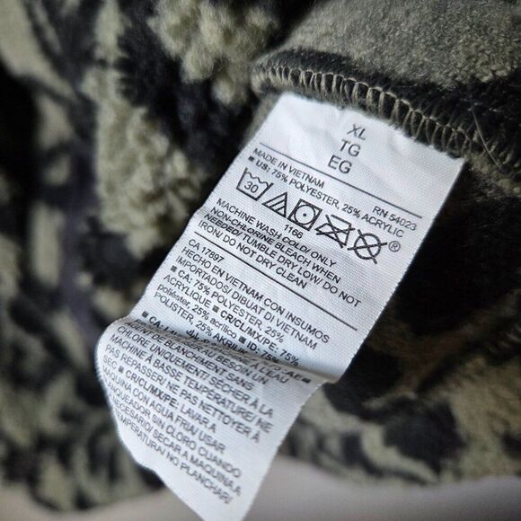 EUC OLD NAVY SHERPA ANIMAL PRINT MOCK NECK BUTTONED SWEATER SIZE XL - Picture 11 of 13